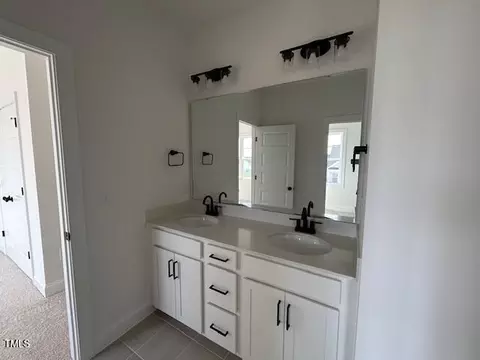 Bath - 154 Tennyson Dr, Garner, NC 27529 photo 3 of 5