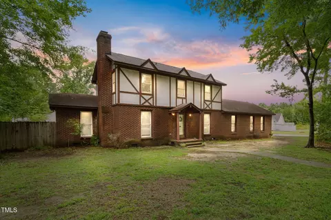 200 Cedarwood Dr, Erwin, NC 28339