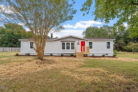 262 Homestead Dr, Selma, NC 27576