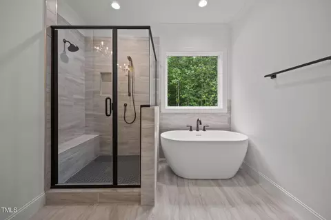 Bath - 2628 Silver Gate Ct, Wake Forest, NC 27587 photo 2 of 5