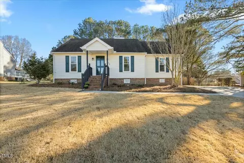 208 Pineview Dr, Zebulon, NC 27597