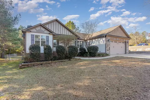 136 Sycamore Ct, Benson, NC 27504 photo 2