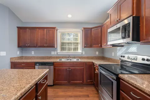 136 Sycamore Ct, Benson, NC 27504 photo 11