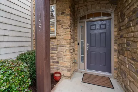 107 Sunstone Dr, Cary, NC 27519 photo 2