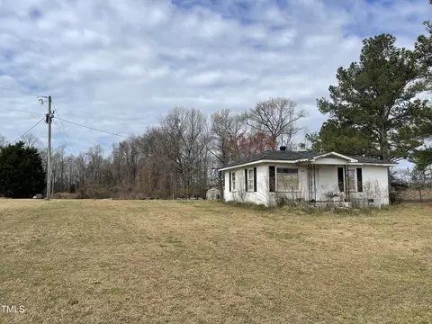 852 Old Stage Rd S, Erwin, NC 28339 photo 3
