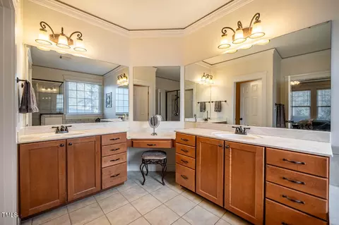 Bath - 2913 Brighton Bluff Dr, Apex, NC 27539 photo 2 of 5