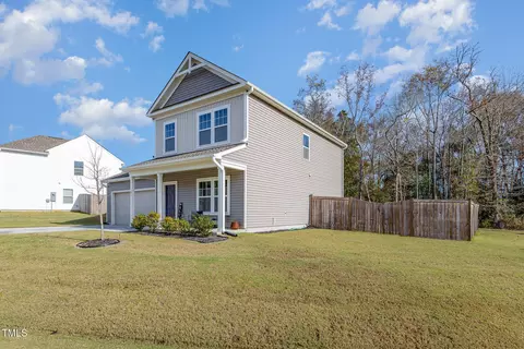 181 Pineapple Pl, Benson, NC 27504 photo 2