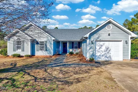 447 Northwoods Dr, Raeford, NC 28376