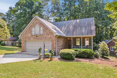 104 Coventry Ln, Cary, NC 27511