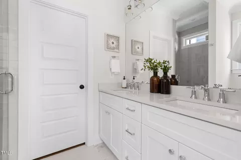 Bath - 208 W Maynard Ave, Durham, NC 27704 photo 3 of 8