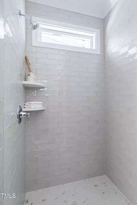 Bath - 208 W Maynard Ave, Durham, NC 27704 photo 5 of 8