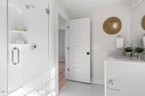 Bath - 208 W Maynard Ave, Durham, NC 27704 photo 7 of 8