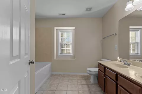 Bath - 520 Emerald Downs Rd, Cary, NC 27519 photo 3 of 4
