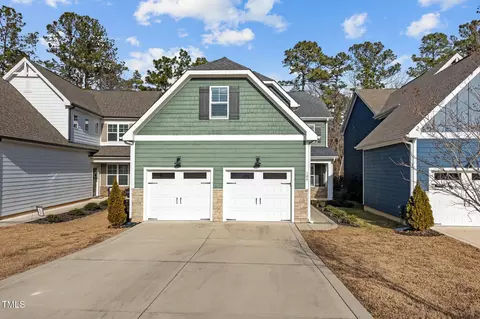 104 Spruce Hollow Cir, Spring Lake, NC 28390