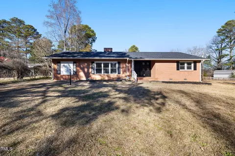 109 N Lakeside Dr, Smithfield, NC 27577