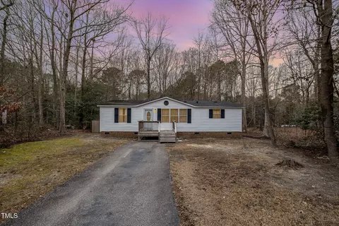 6821 Woodtrace Dr, Wendell, NC 27591