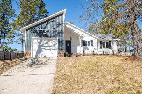 3341 Redfox Rd, Spring Lake, NC 28390