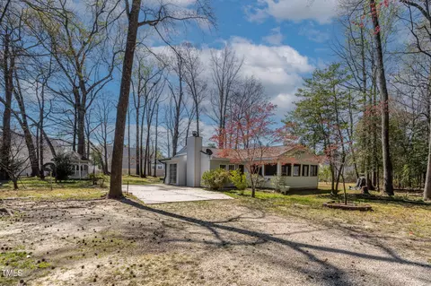 8421 Falcon Crest Cir, Angier, NC 27501