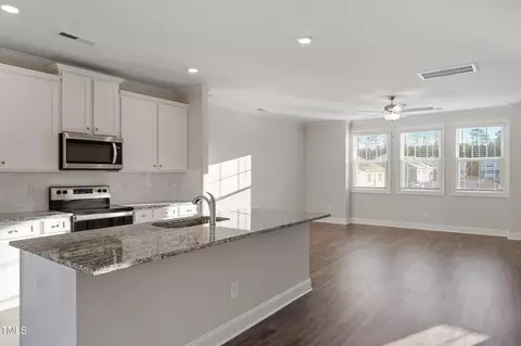 5302 River Reach Dr, Raleigh, NC 27616