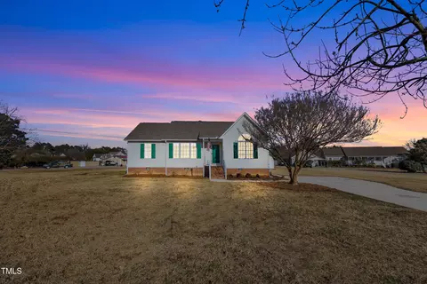 3901 La Varra Dr, Clayton, NC 27520