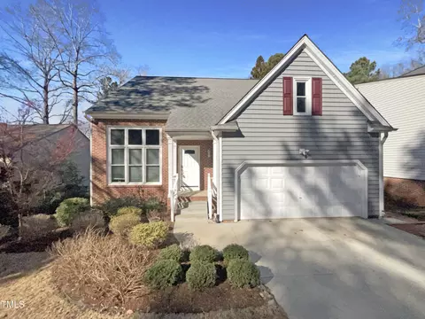 106 W Laurenbrook Ct, Cary, NC 27518