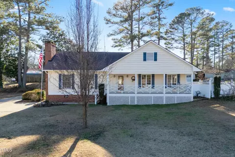 301 Laurel Dr, Smithfield, NC 27577