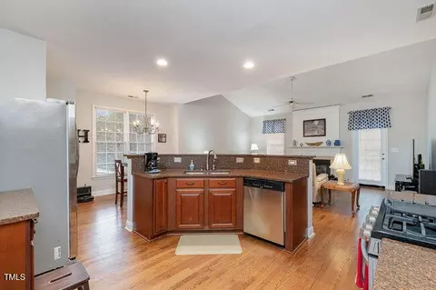 6 Montcrest Dr, Durham, NC 27713 photo 9