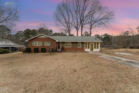 516 Maple Ln, Raleigh, NC 27603
