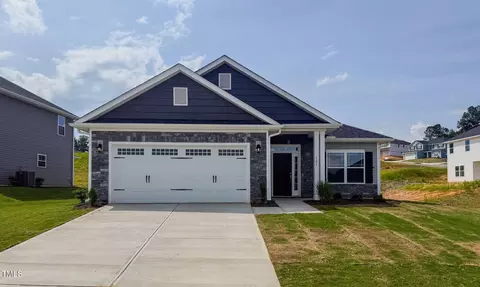 121 Northwood Dr, Fuquay Varina, NC 27526