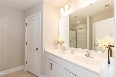 Bath - 159 Wethergate Dr, Clayton, NC 27527 photo 2 of 3