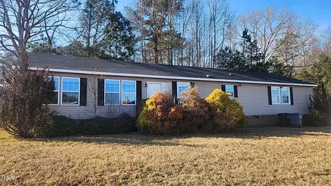 320 Eastfield Dr, Rocky Mount, NC 27801