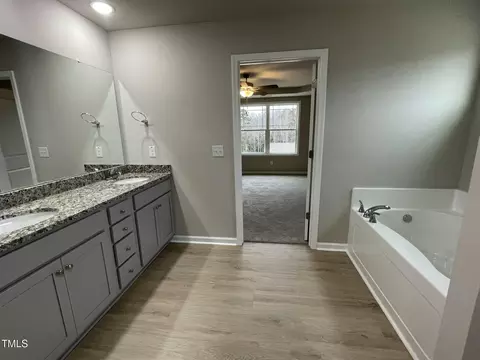 Bath - 209 Constellation Ct, Benson, NC 27504 photo 4 of 5