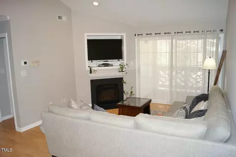 1005 Kingswood Dr #H, Chapel Hill, NC 27517