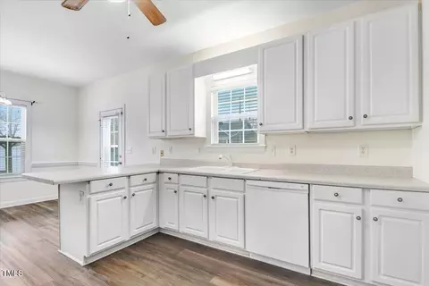 200 N Sumner St, Selma, NC 27576 photo 15