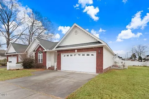 200 N Sumner St, Selma, NC 27576 photo 2