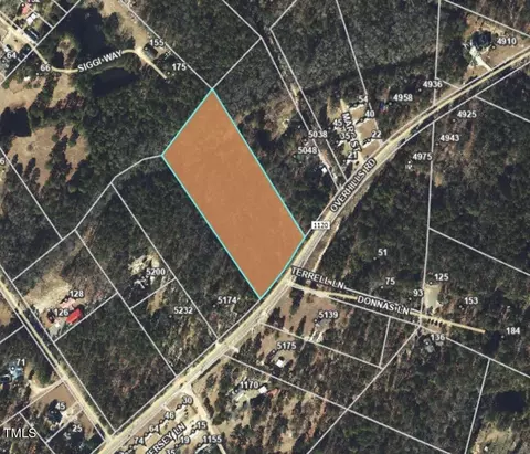 5100 Overhills Rd, Spring Lake, NC 28390