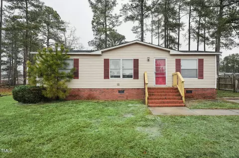 44 Plymouth Ct, Spring Lake, NC 28390