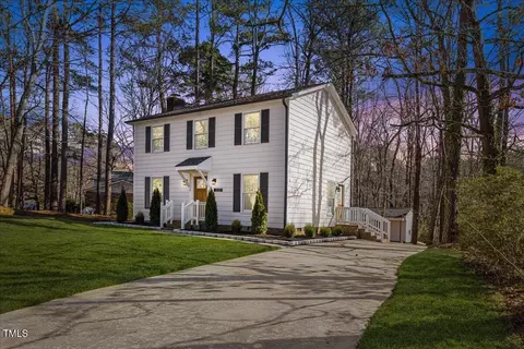 1013 Castalia Dr, Cary, NC 27513