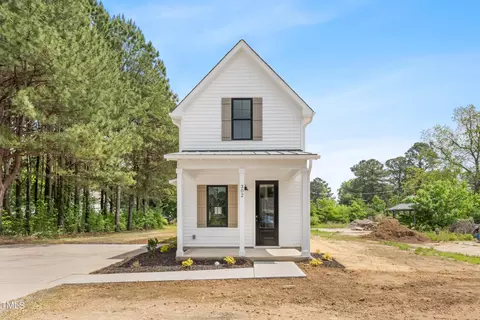 302 S Sycamore St, Fremont, NC 27830