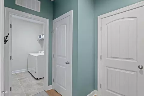 Entry Way - 512 Nightingale Ct, Wake Forest, NC 27587 photo 7 of 13