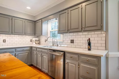 Kitchen - 1302 Apache Ln, Apex, NC 27502 photo 4 of 7
