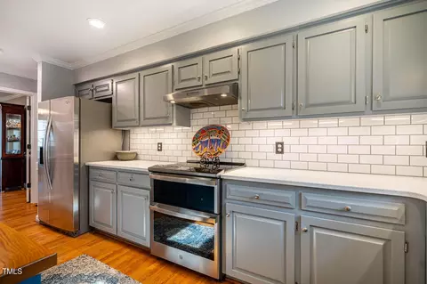 Kitchen - 1302 Apache Ln, Apex, NC 27502 photo 5 of 7