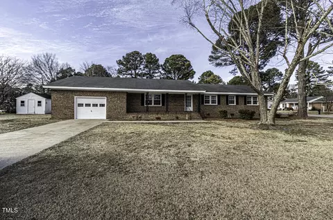 405 N Lynnhaven Dr, Elm City, NC 27822