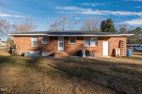 Exterior - 108 Beale St, Dunn, NC 28334 photo 3 of 8