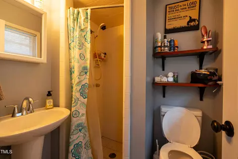 Bath - 108 Beale St, Dunn, NC 28334 photo 2 of 2