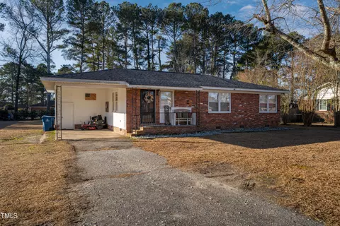 108 Beale St, Dunn, NC 28334