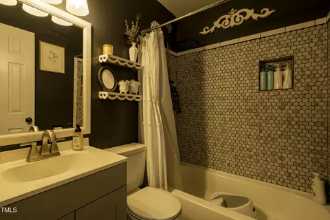 Bath - 108 Beale St, Dunn, NC 28334 photo 1 of 2