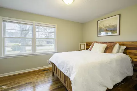 Bedroom - 108 Beale St, Dunn, NC 28334 photo 4 of 9