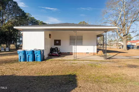 Exterior - 108 Beale St, Dunn, NC 28334 photo 4 of 8