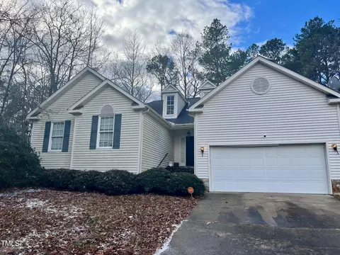 304 Trailwood Dr, Clayton, NC 27520